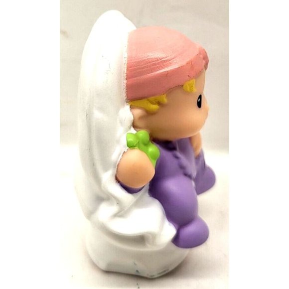 2012 Fisher Price Little People Figures Baby Girl with Pink Hat (Z27C) - Picture 4 of 5